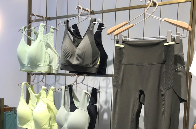 Providing elegant hangers for Chinese famous lingerie brands