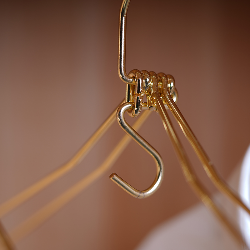 Red Copper Double Wire Foldable Metal Hanger